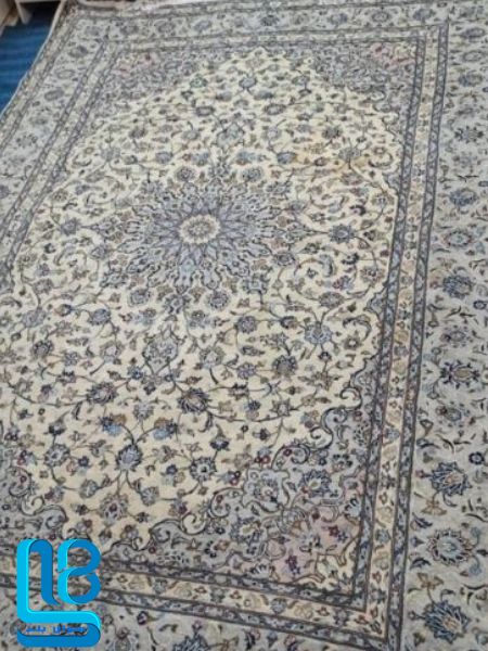 خریدار فرش