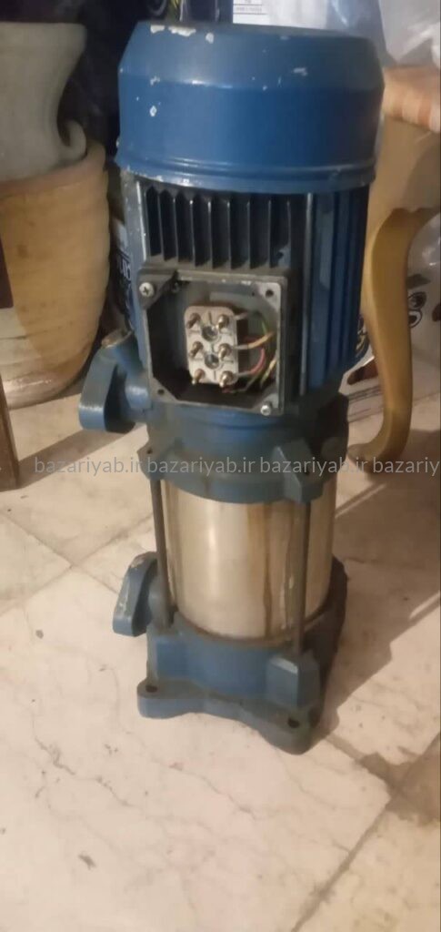 نصاب پمپ آب در شهر ری